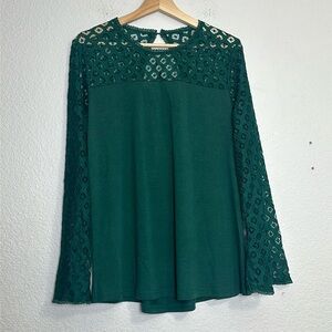 Suzanne Betro Women’s Size Large Green Lace Trim Back Keyhole Top NWT
